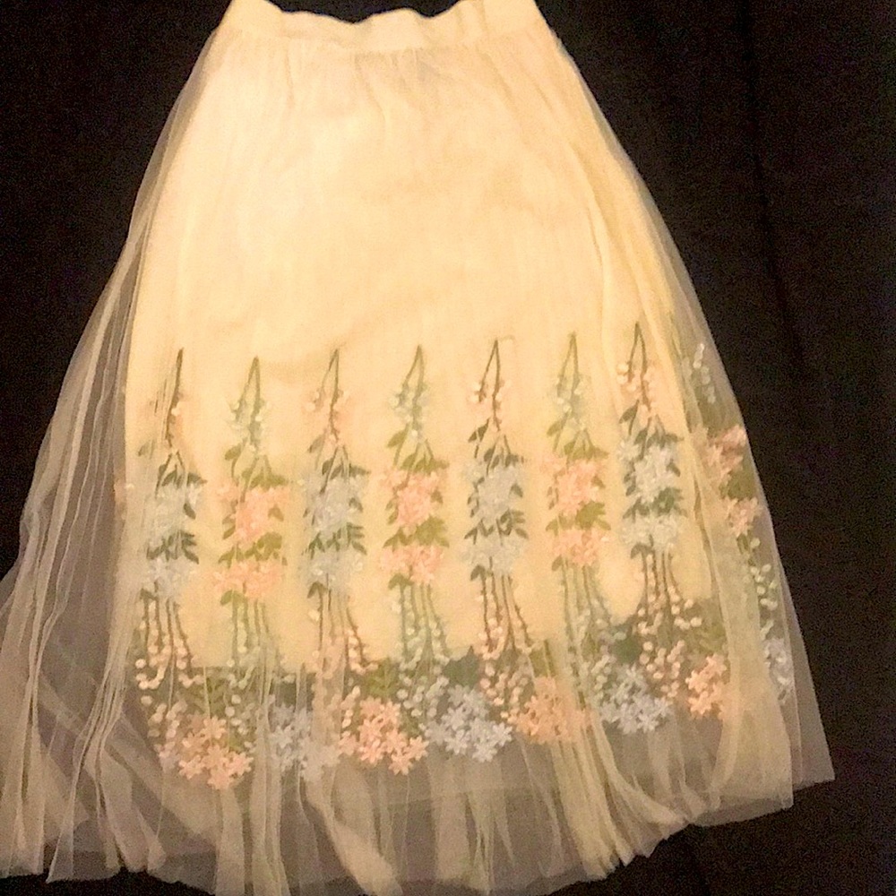 Vintage lace pencil skirt